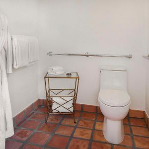 Casita Queen Resort Two Queen Beds Roll Shower Disability Access